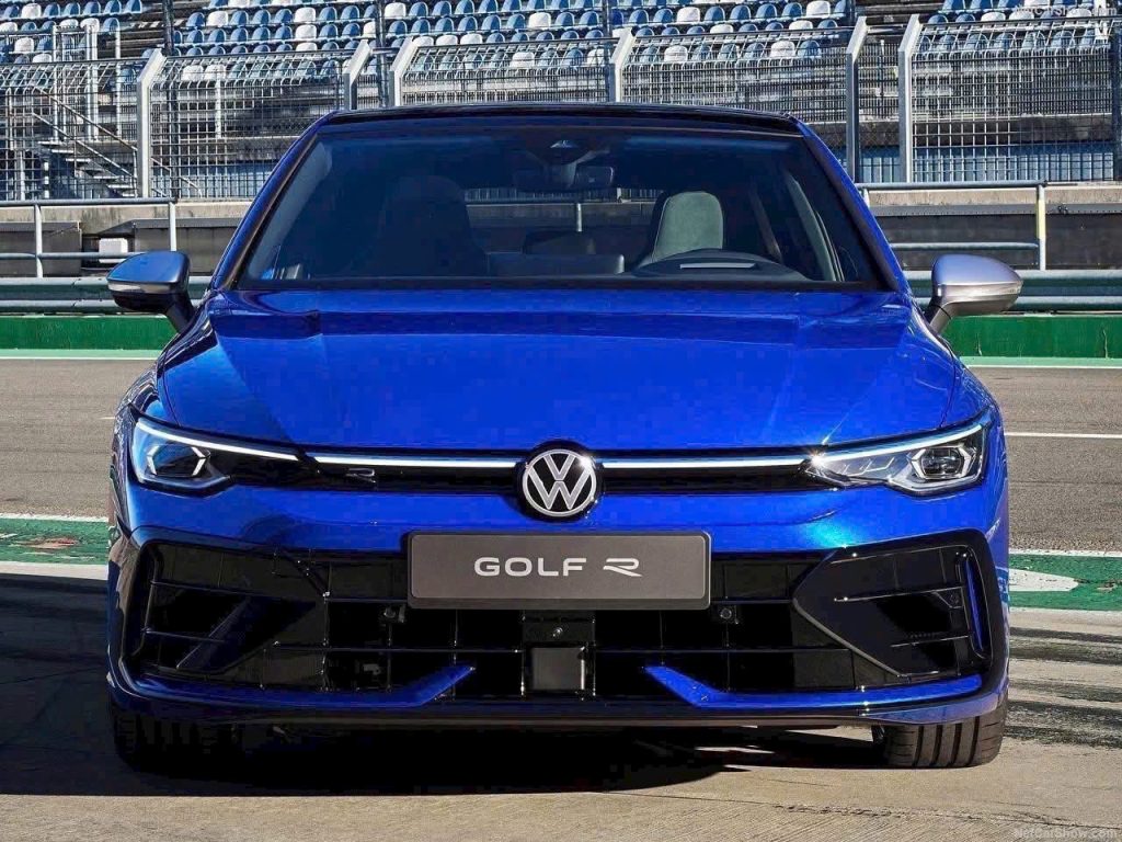 Volkswagen Golf 2025 tại Việt Nam có mấy phiên bản? Giá bao nhiêu? z7023583111106 8ff8146e1d78f2832ee59724fbaf4c31